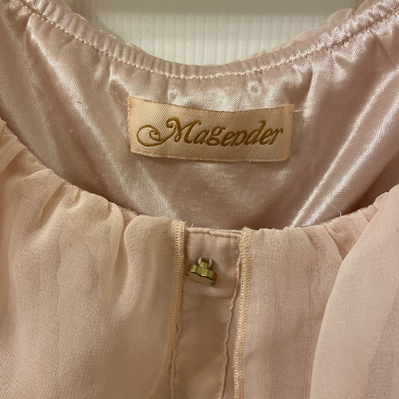 Blouse Magender size 8 M color pink similar a Beige - Picture 4 of 7